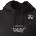 Felpa unisex Caffè, abbraccio e bonifico dell'album Mood esilarante di Luigi Torres Cerciello con cappuccio senza zip, stile e comfort in un unico prodotto